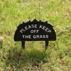 SIGN - KEEP OFF THE GRASS